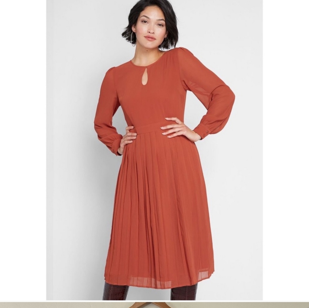ModCloth Keen on Pleats Midi Dress in Rust